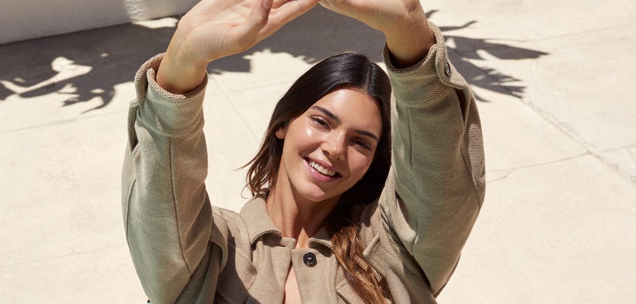 Новият viral момент: Кендал Дженър за Jacquemus