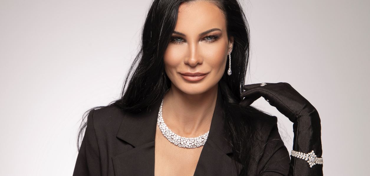 Никога, никога не е ставало дума само за бижута