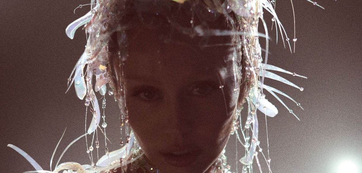 Майли Сайръс с първи визуален албум