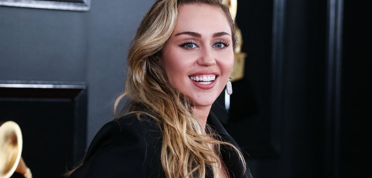 Майли Сайръс декорира къщата си със... секс играчки