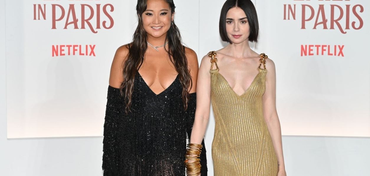 Лили Колинс и Ашли Парк блестят на премиерата на &quot;Emily in Paris&quot;