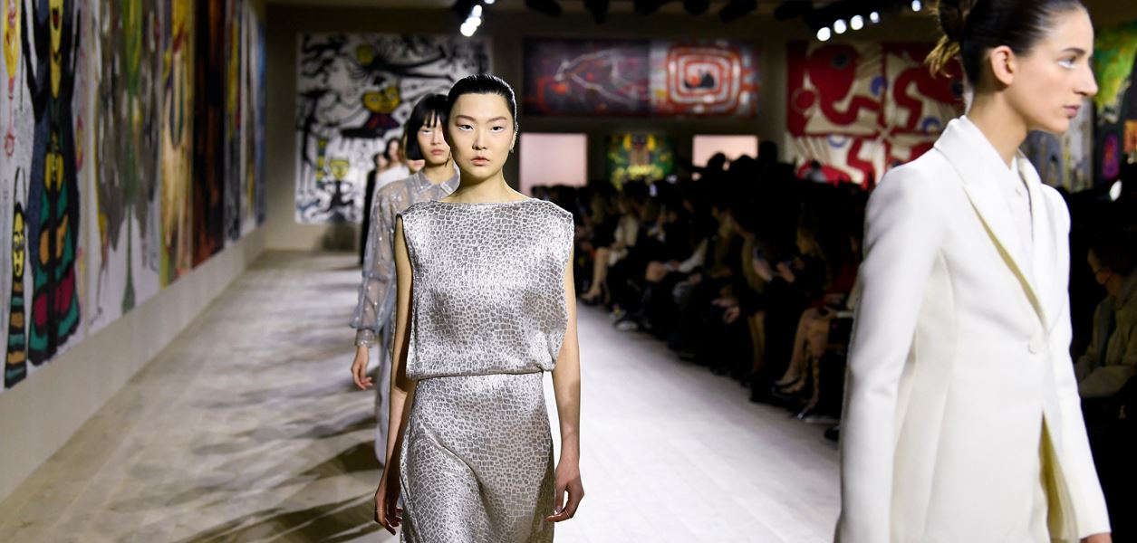 Миналото среща бъдещето в новата haute couture колекция на Dior