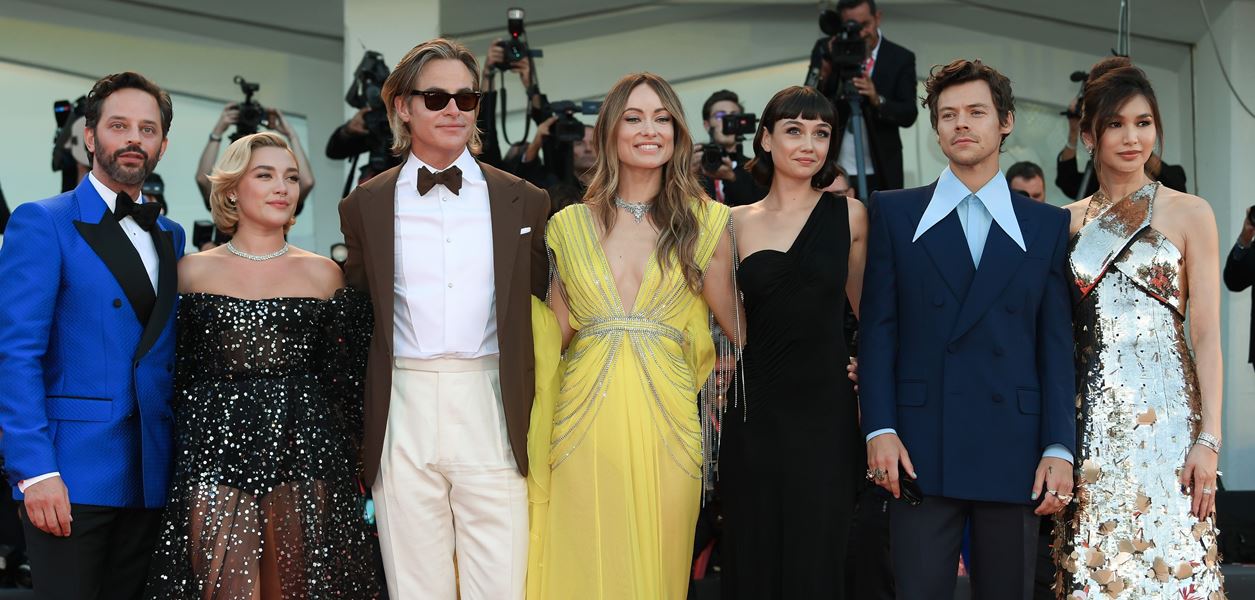 Don't Worry Darling буквално завладя Венеция