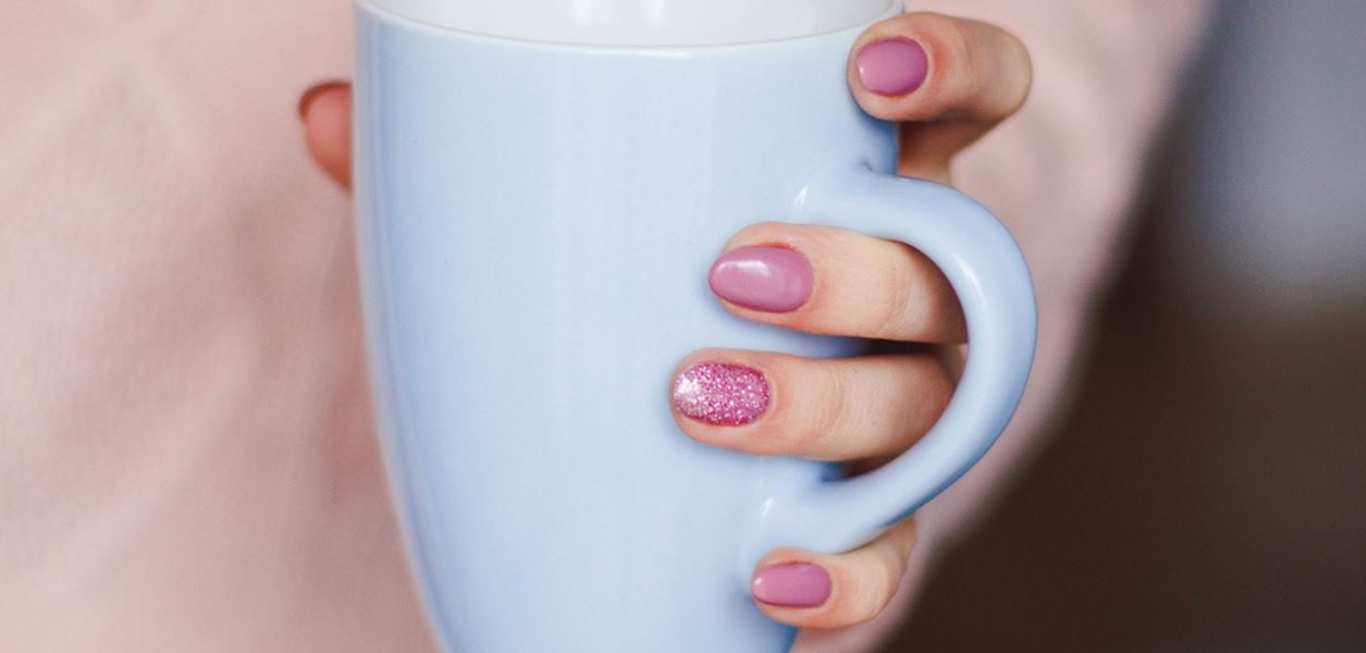 Гел лак в домашни условия: какви са стъпките?