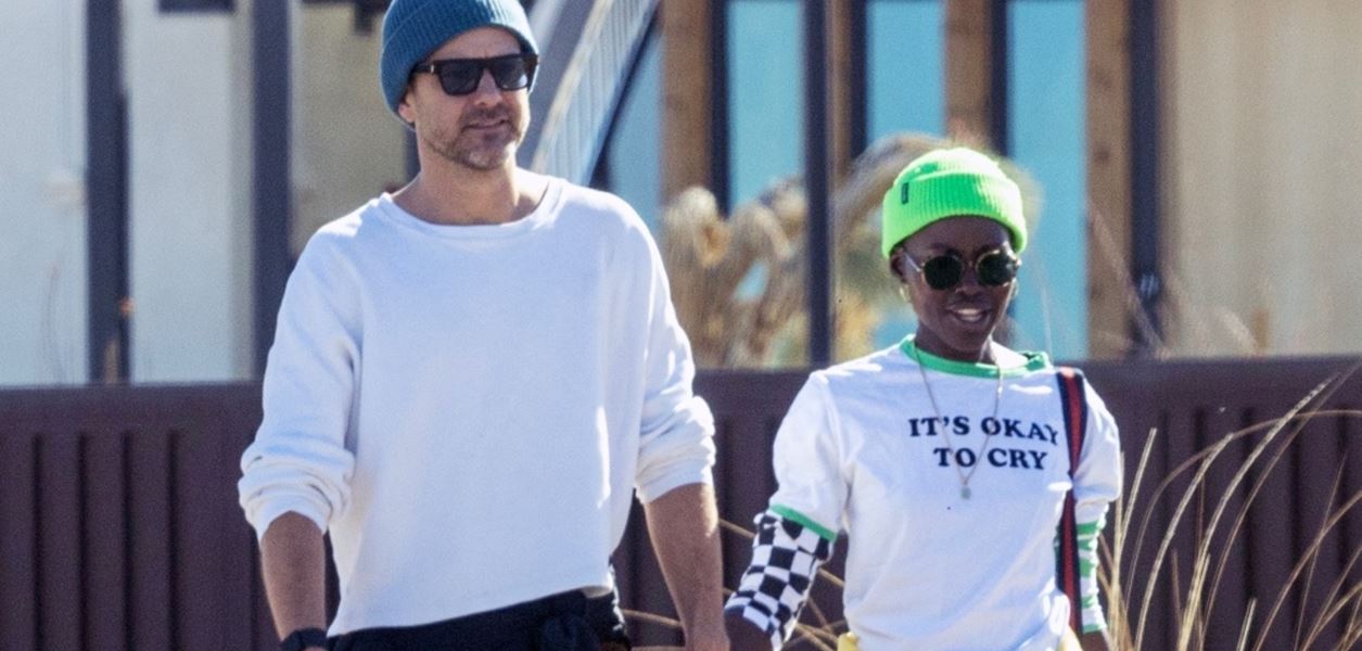 Love is in the air! Джошуа Джаксън и Лупита Нионго са заедно