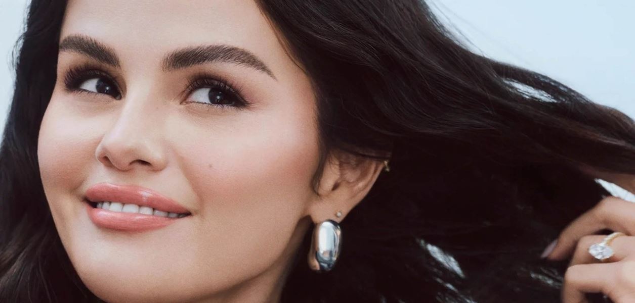 Селена Гомес представи новата кампания на Rare Beauty