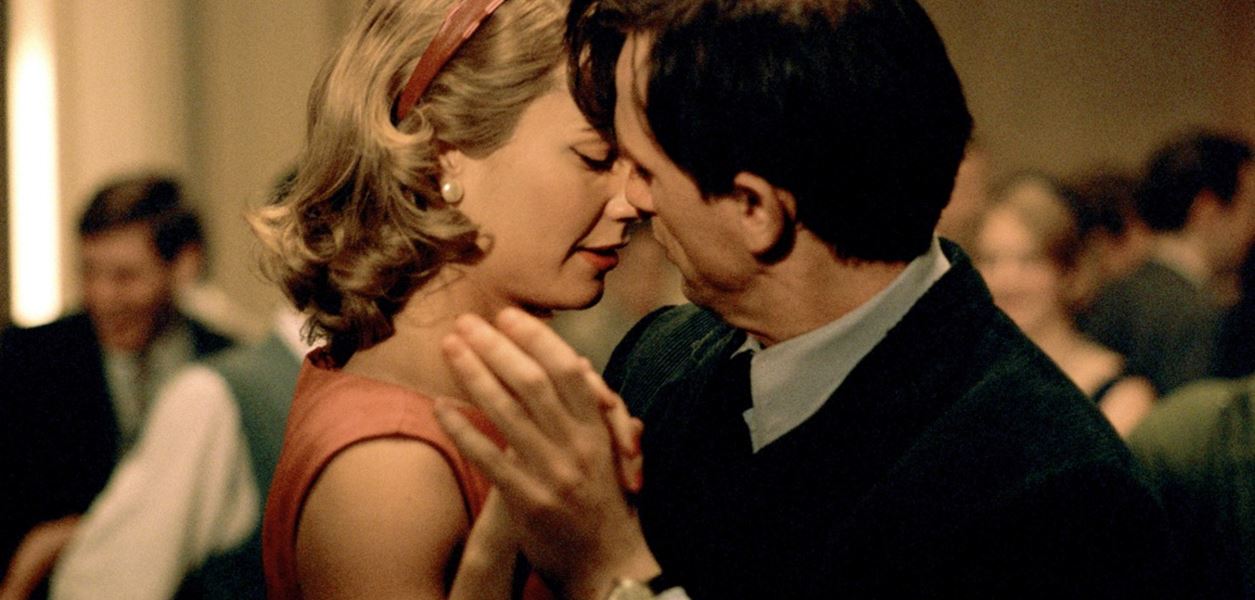 Под стъкления похлупак на любовта: историята на поетите Силвия Плат и Тед Хюз