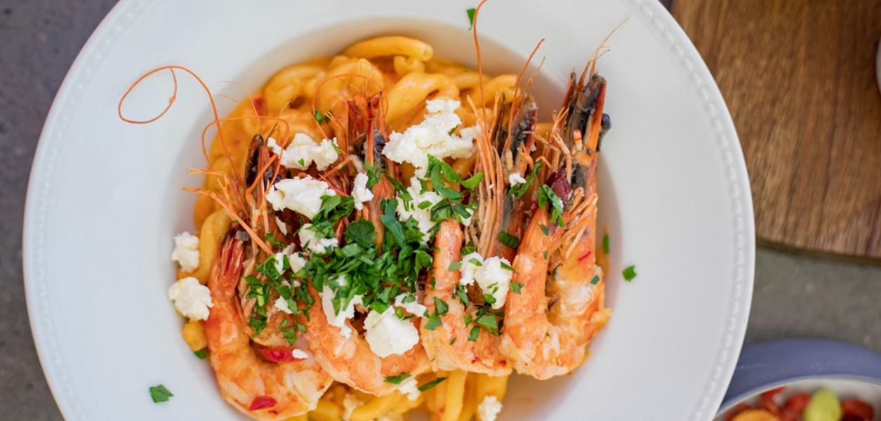 Италианско вдъхновение: паста със скариди и сирене фета
