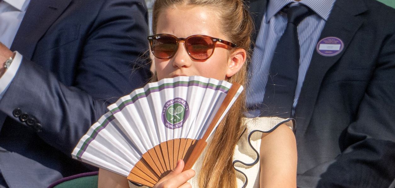 Принцеса Шарлот открадна шоуто, докато гледа Уимбълдън с майка си
