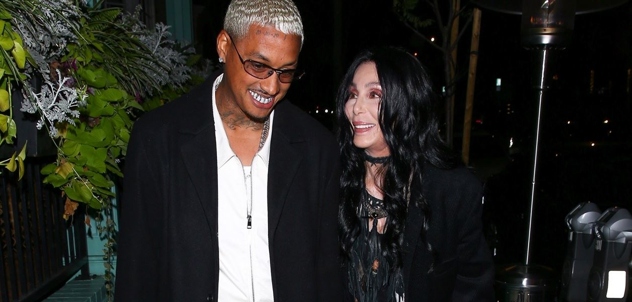 Шер се чувства като &quot;тийнейджърка&quot; с новото си гадже