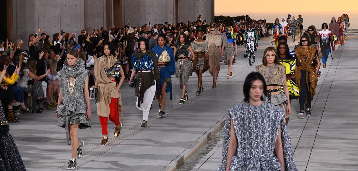 Слънцето доминира новата круизна колекция на Louis Vuitton