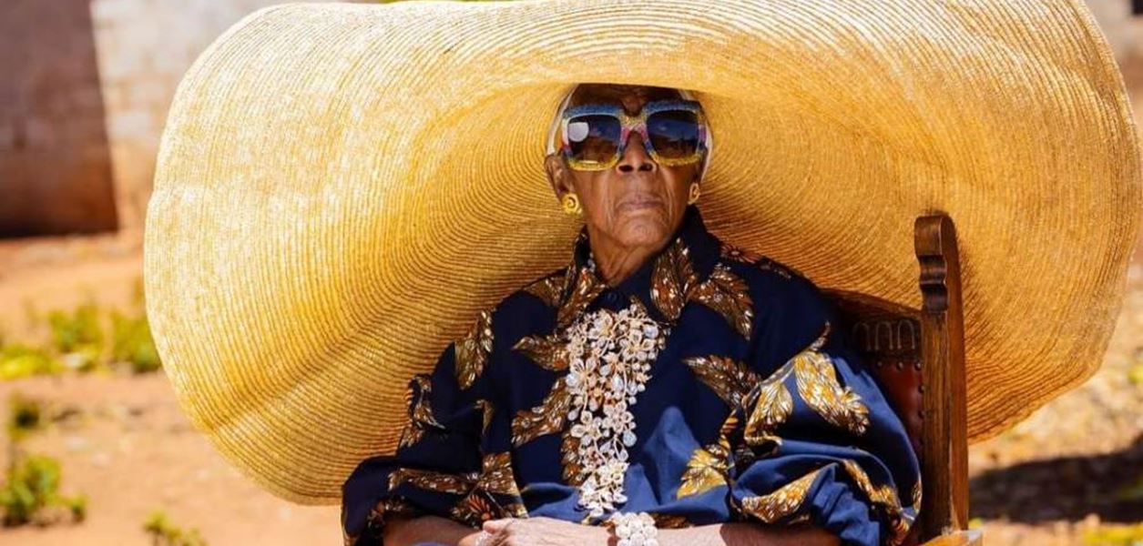 Маргрет Чола - шармантната баба от Замбия, която взриви Instagram