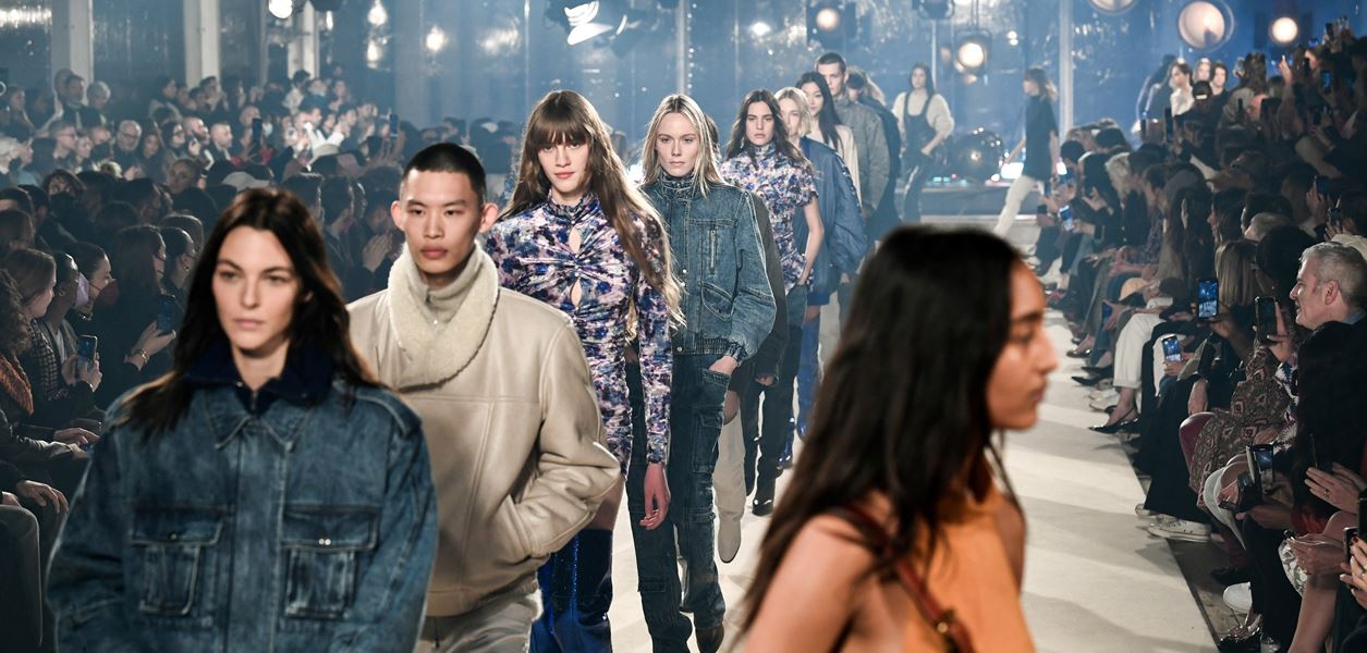 Жената на Isabel Marant е дискретна, но много, много силна