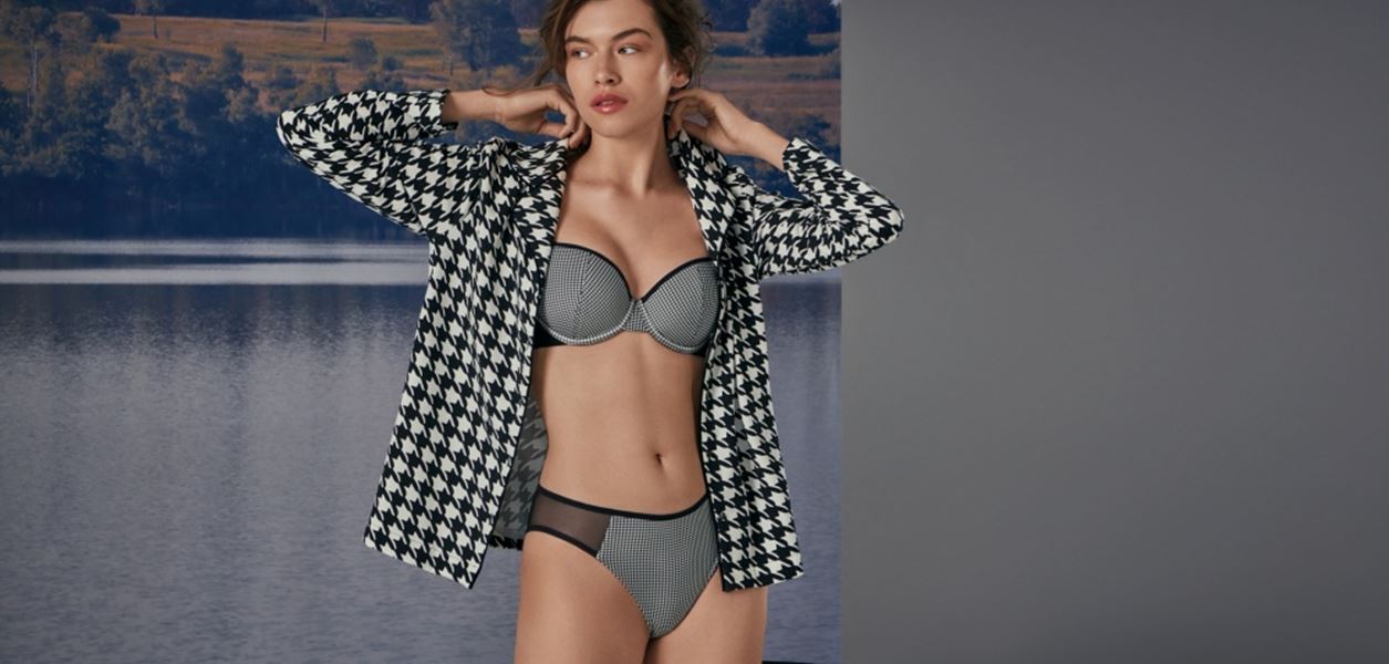 Винтидж романтика и флорални бродерии властват при бельото този сезон