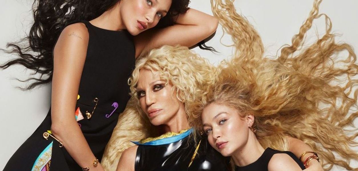 Джиджи и Бела Хадид греят в новата кампания на Versace
