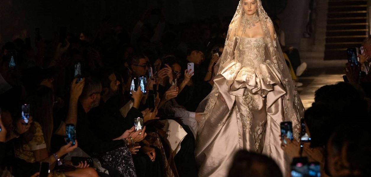 Elie Saab връща драмата на Барока с модерен прочит