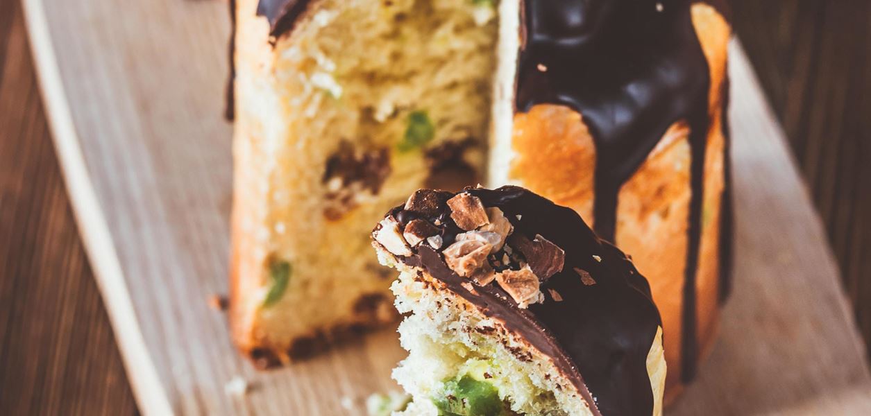 Домашен козунак с шоколад и печени лешници