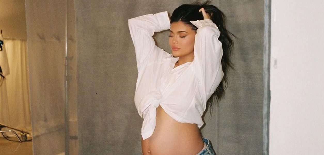 Ъм, да не би Кайли Дженър да е родила тайно... отново?