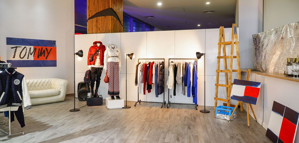 Tommy Hilfiger представи на живо колекцията си за есен 2022