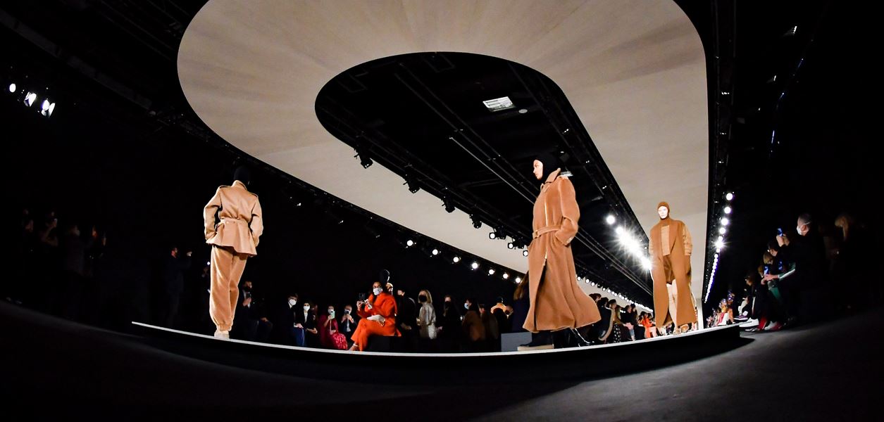 Модернистичната магия на Max Mara очарова Милано