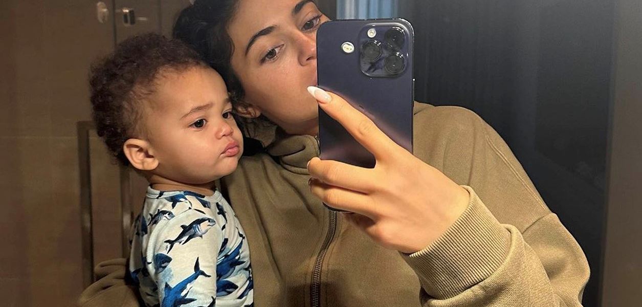 Кайли Дженър показа сина си и сподели новото му име