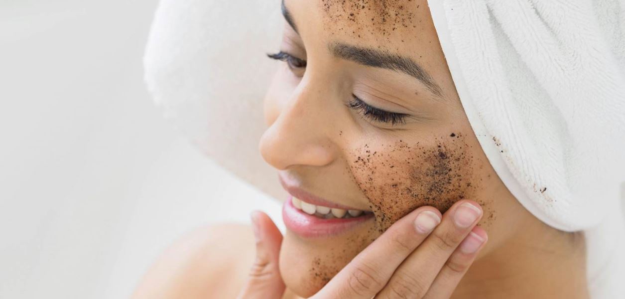 Черните точки: какво всъщност пречи на кожата ти да се изчисти?