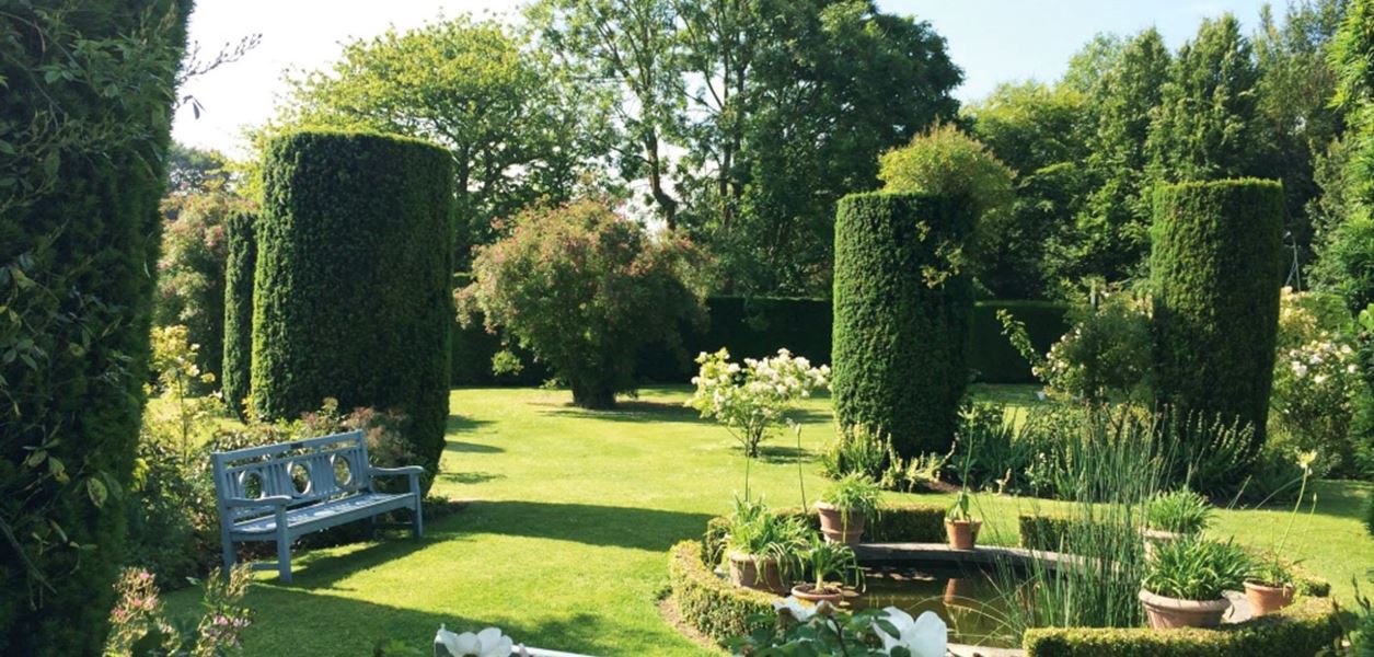 Тайната градина на имението Bois des Moutiers - перлата на Северна Франция
