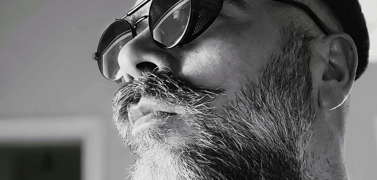 Coyot бяга като койот, но е истински човек