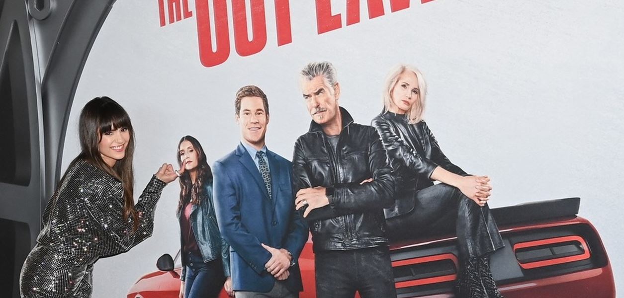 Нина Добрев дебютира с нова визия на премиерата на новия й филм