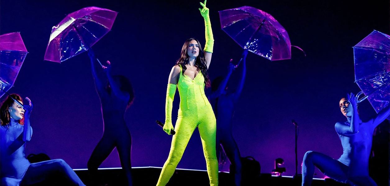 Всички WOW аутфити от световното турне на Дуа Липа