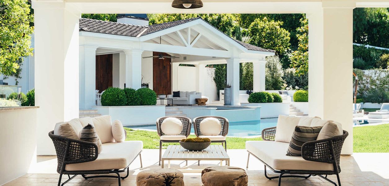 Гостуваме в новото имение на Мадона