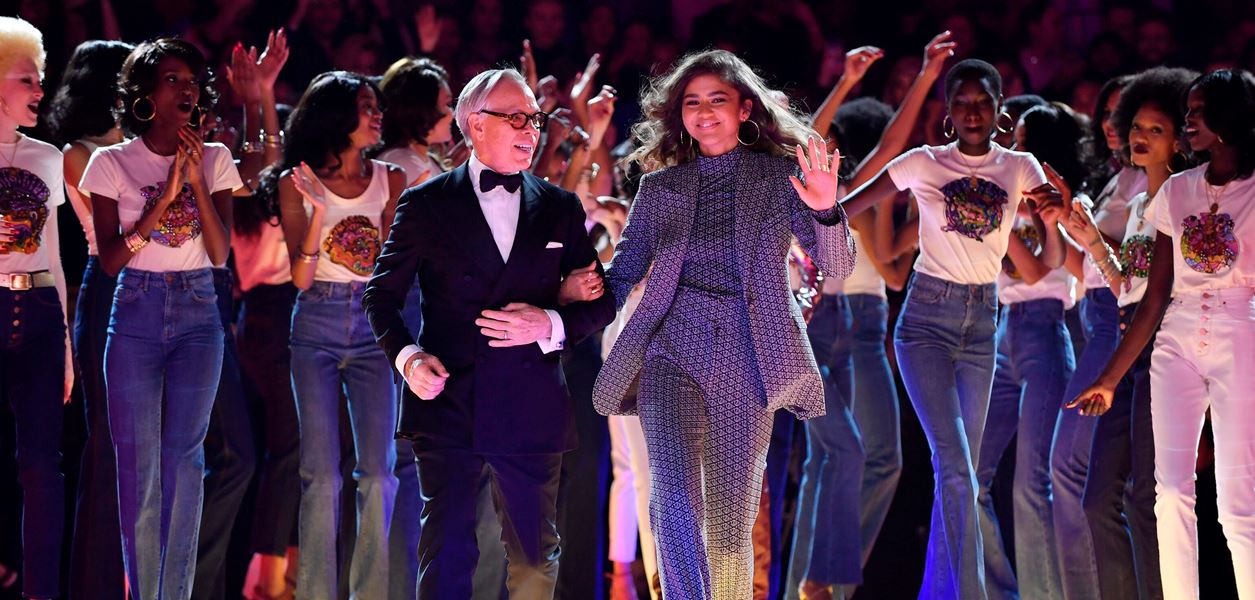Гледайте на живо новото ревю на Tommy Hilfiger