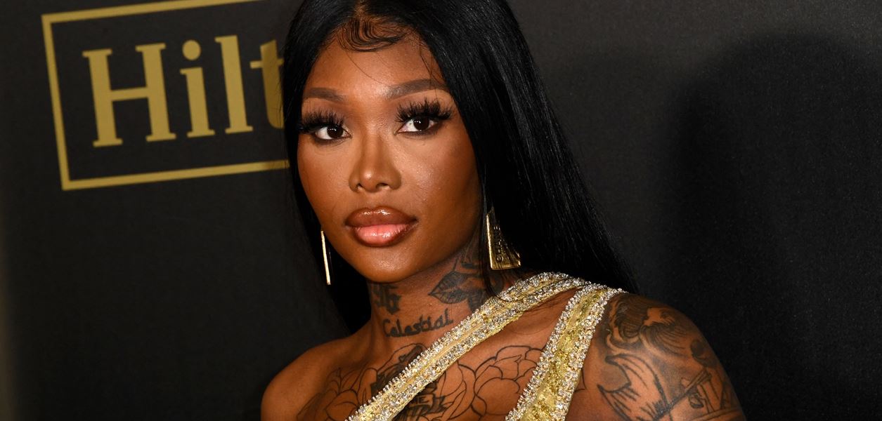 Summer Walker се разделя с приятеля си, въпреки че е бременна от него