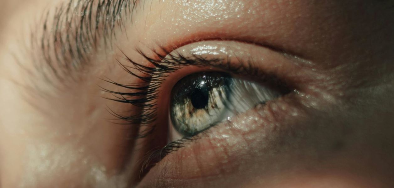 Как да се справим със сухите и уморени очи?