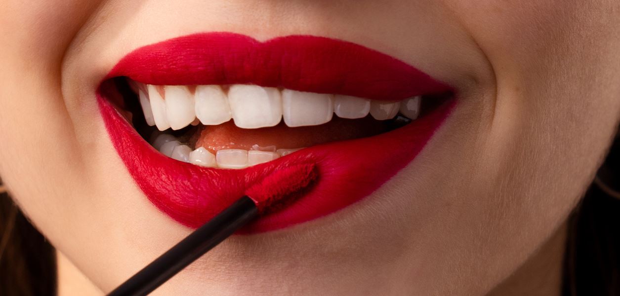 Точно така, устните ти имат нужда от това червило