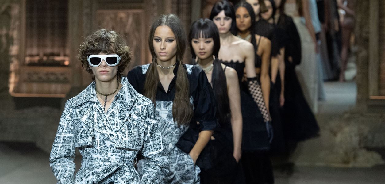 Мария Грация Киури отново облече жената Dior