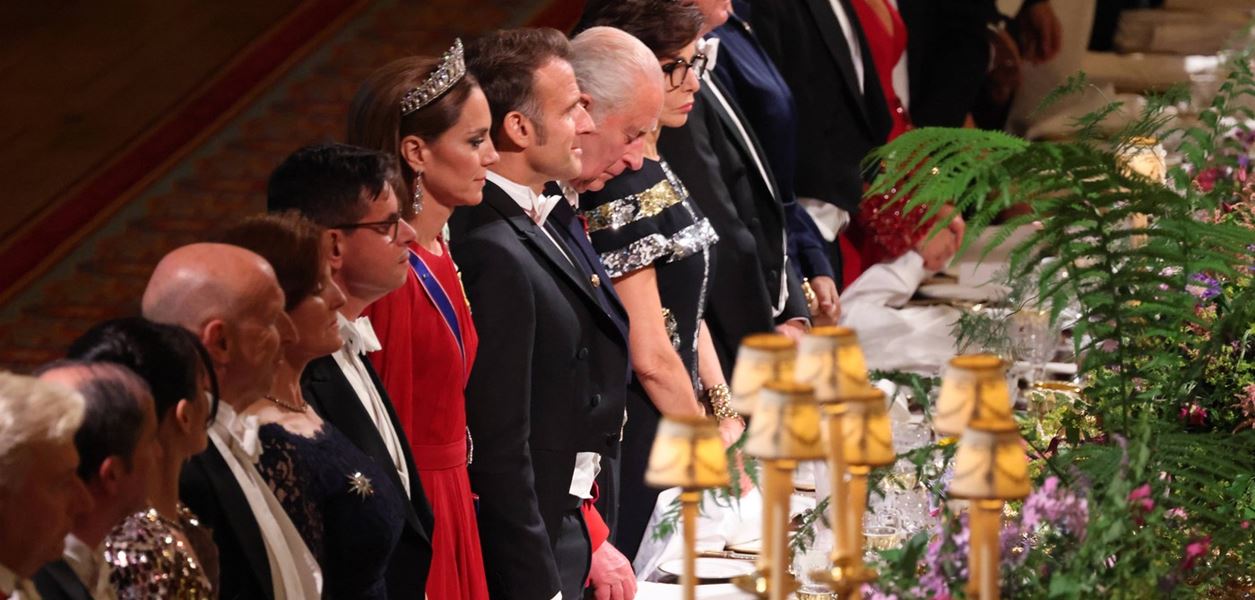 Макрон, Кейт и рок легендите в Уиндзор