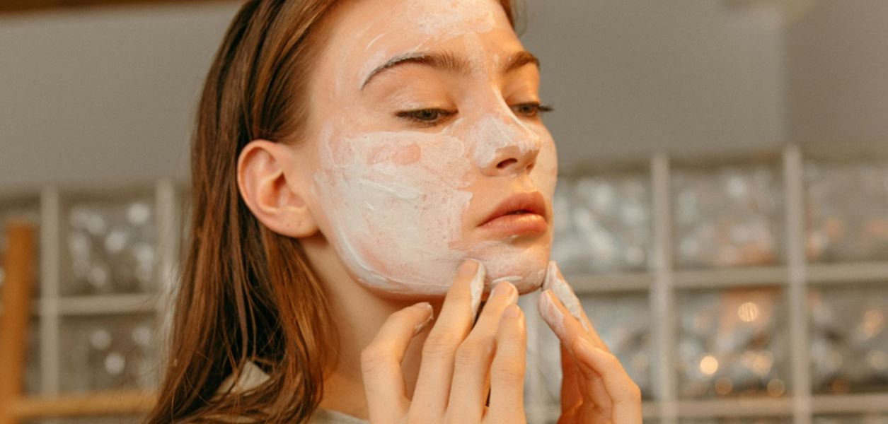 По-малко грим и повече естествена красота през лятото