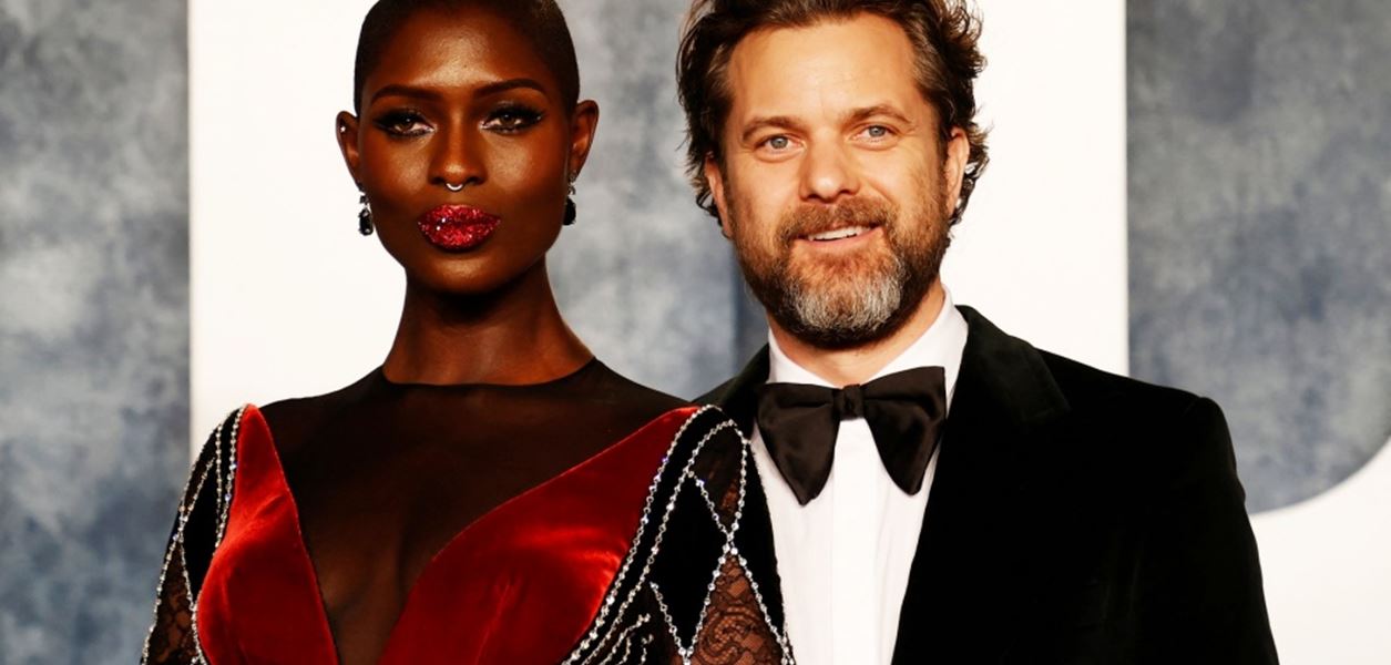 Джошуа Джаксън се развежда със съпругата си