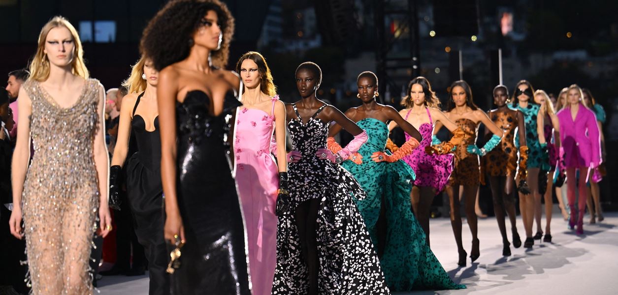 Versace се насочи към абсолютната класика