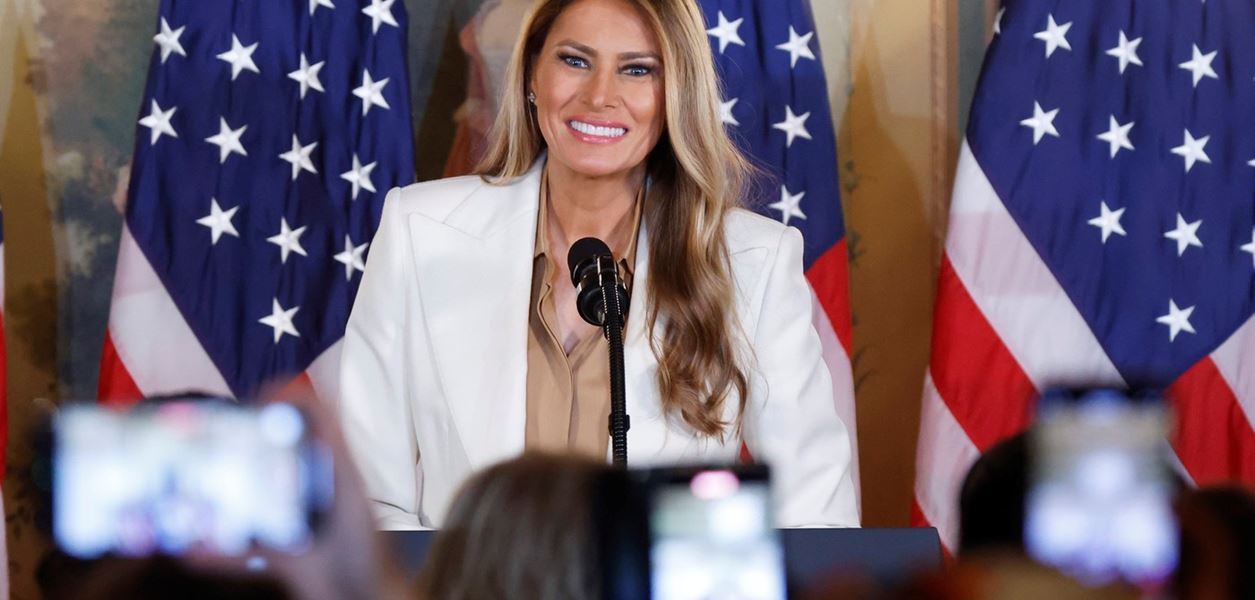 Мелания Тръмп представи празничната украса за Хелоуин в Белия дом