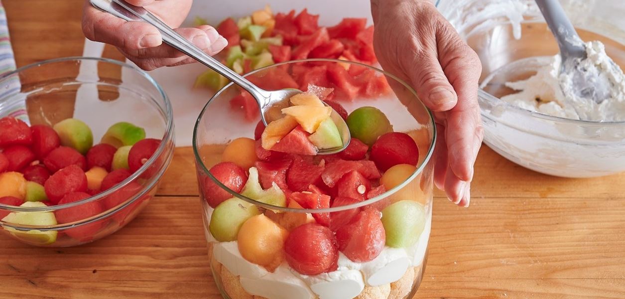 Летен трайфъл с диня и гръцки йогурт