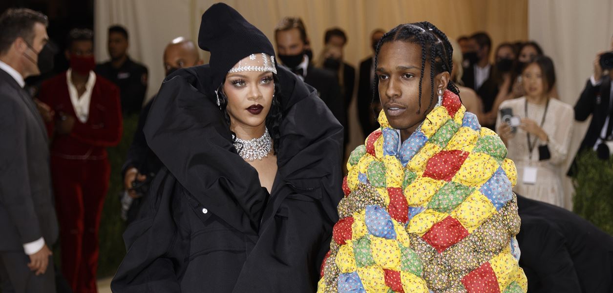 Всички мислят, че Риана е бременна, нейният отговор не закъсня