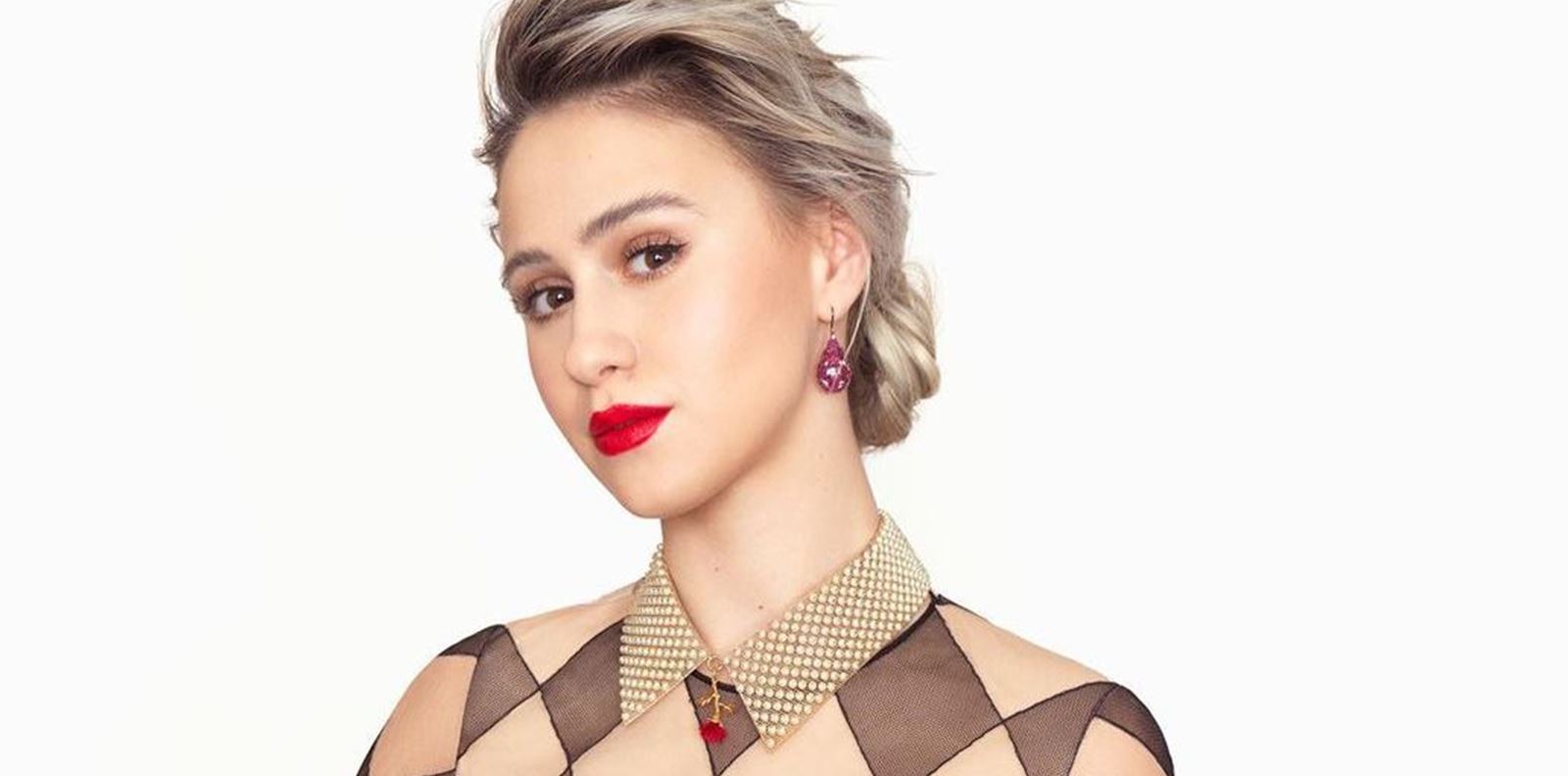 500-часовата история зад роклята на Мария Бакалова