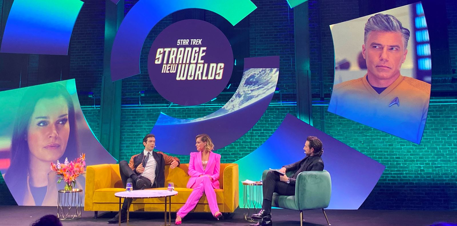 Дами и господа, It&#39;s (Sky) Showtime