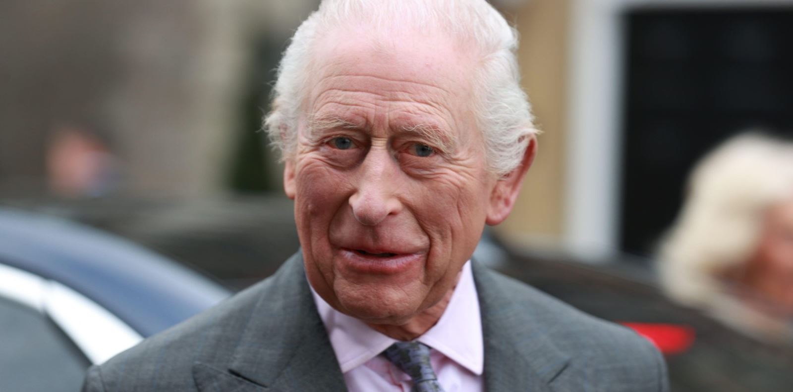 Крал Чарлз бе приет в болница