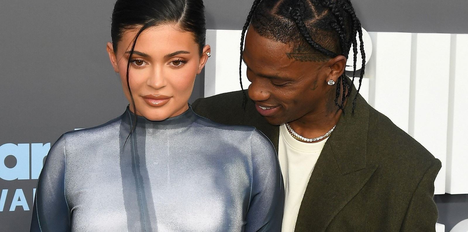 Вижте умопомрачителното имение, което Кайли Дженър и Травис Скот искат да продадат