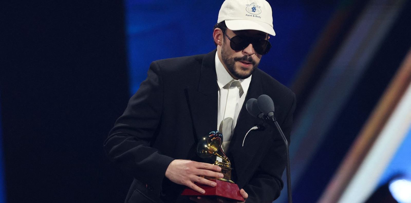 Bad Bunny триумфира на латино Грамитата