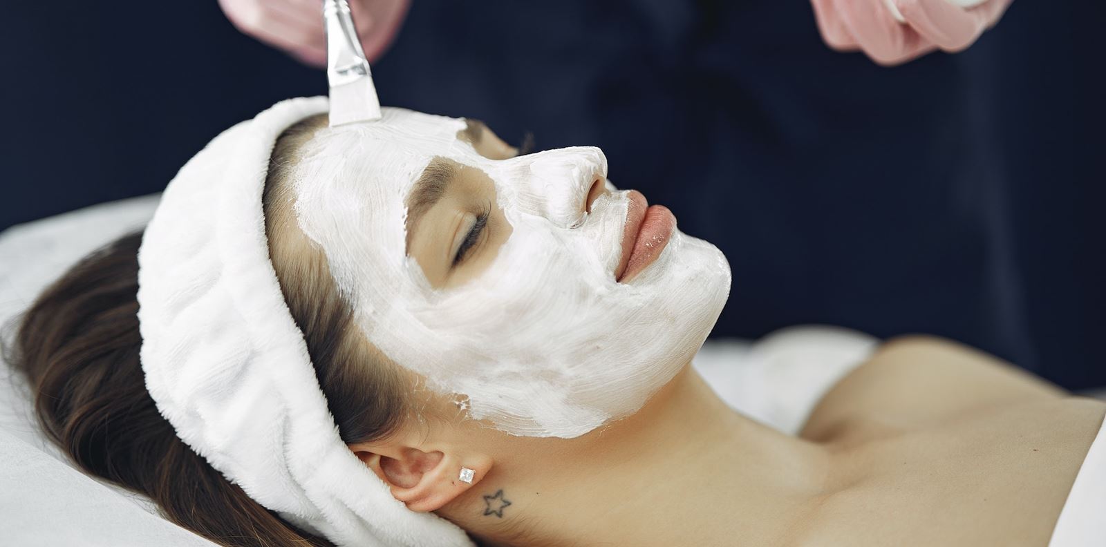 Розовата глина ще премахне всички черни точки от лицето ви