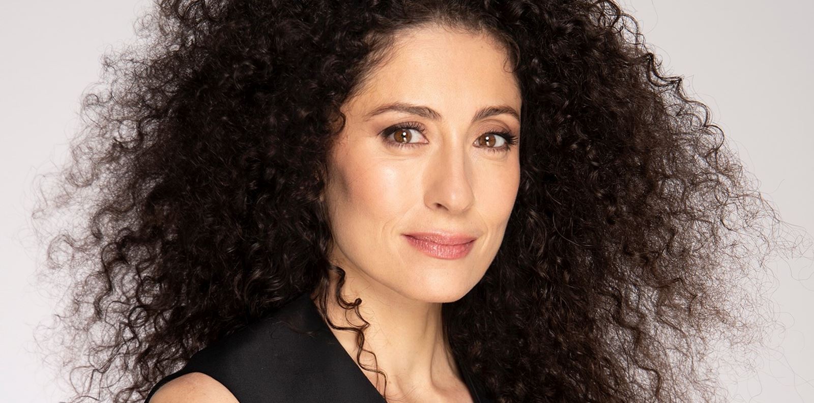 Саня Армутлиева и непосилната лекота на музиката